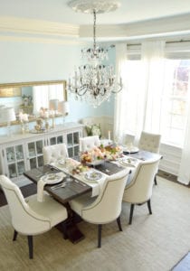 Dining room elegantly decorated with tableware.
