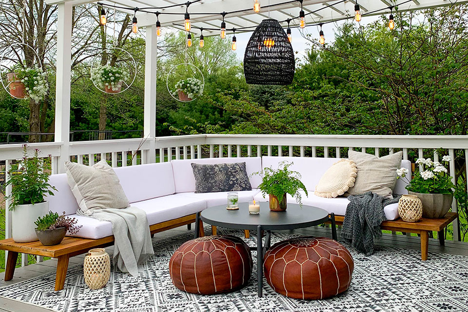 Stage Outdoor Spaces, Staging Outdoor Furniture